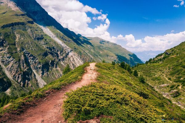Les meilleurs circuits de randonnée dans les Alpes : découvrez des paysages époustouflants !