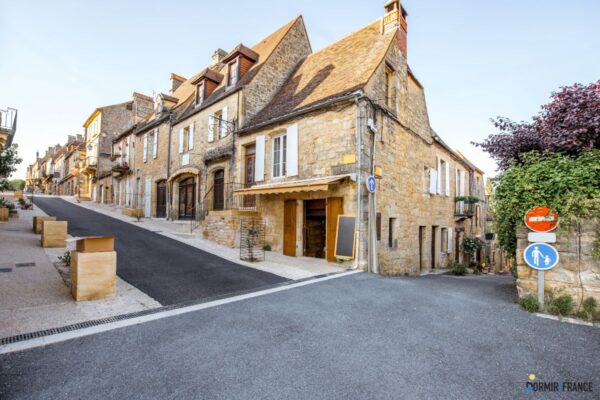 Découvrez les charmes des villages français en toute simplicité!